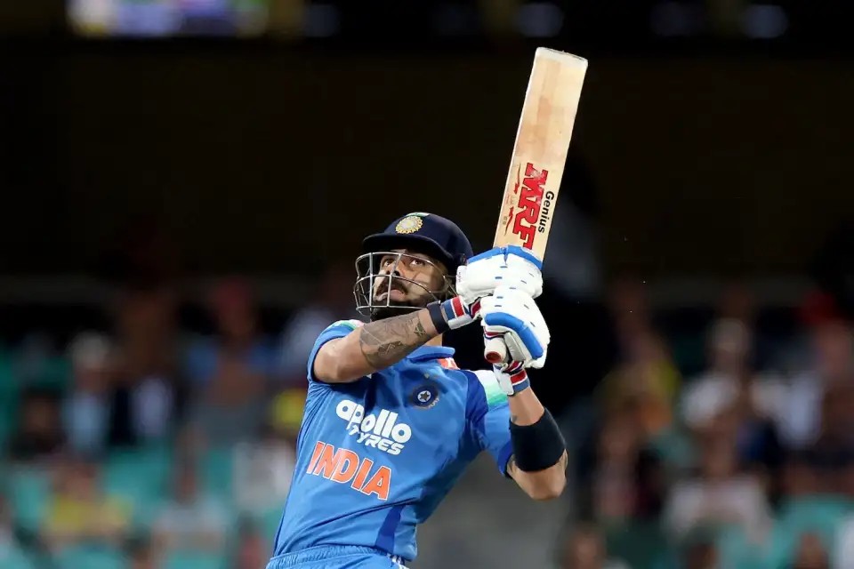 Most runs in Men's ODIs:

18426 (452 inns) - Sachin Tendulkar 🇮🇳 
14235* (293 inns) - Virat Kohli 🇮🇳 
14234 (380 inns) - Kumar Sangakkara 🇱🇰 
13704 (365 inns) - Ricky Ponting 🇦🇺 
13430 (432 inns) - Sanath Jayasuriya 🇱🇰 

Virat Kohli is now the 2nd highest ODI runscorer!
#AUSvIND
