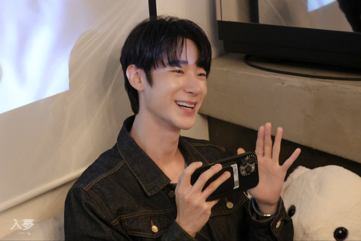 • ۰ · ｡ ﾟ ☾ ｡ ﾟ· ۰ •
𝟮𝟬𝟮𝟱 𝗖𝗛𝗔𝗝𝗨𝗡𝗚𝗪𝗢𝗢 𝗕𝗜𝗥𝗧𝗛𝗗𝗔𝗬 𝗖𝗔𝗙𝗘

차정우 배우님께서 「入夢 」 에 방문해주셨습니다
정우야 생일을 진심으로 축하해_(⑉• •⑉_)ෆ

#차정우 #CHAJUNGWOO 
#정우라는_꿈속으로_접속중 #login_to_jungwoo