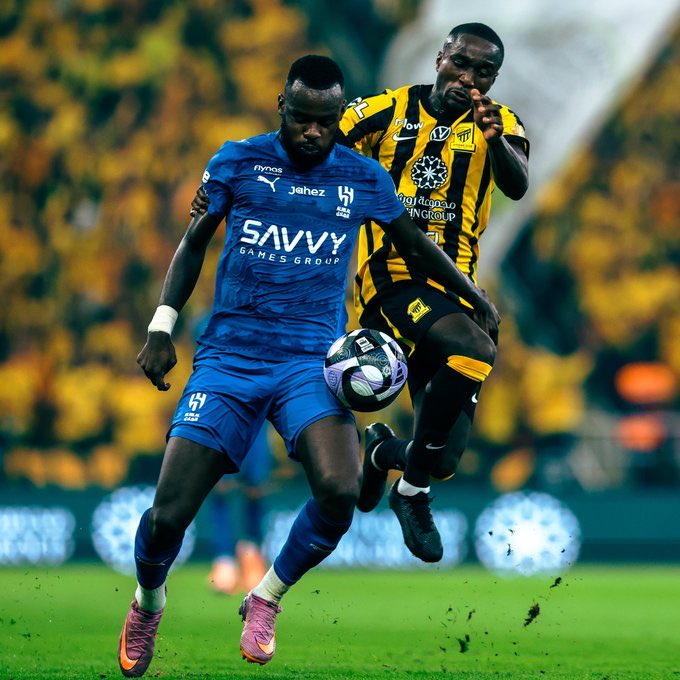 ياله من مدافع بمستوى سقفه مُرتفع 💙