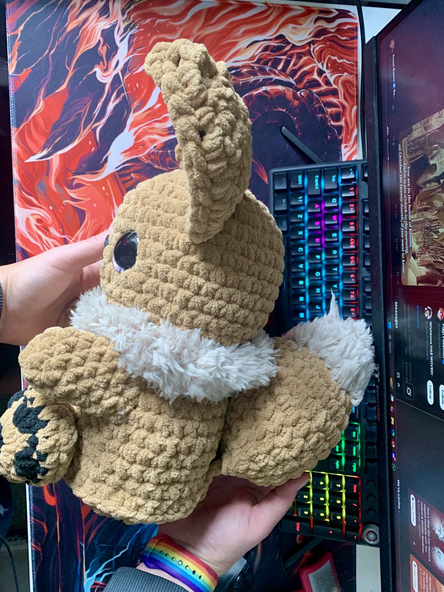 ColourMeFun's tweet image. ✨ A wild Eevee has appeared! ✨

Freshly hatched from a ball of yarn and full of cosy vibes 🧶💫

This squishy little friend is ready to evolve into someone’s forever companion! 💕

#Crochet #Pokemon #Eevee #Handmade #Amigurumi