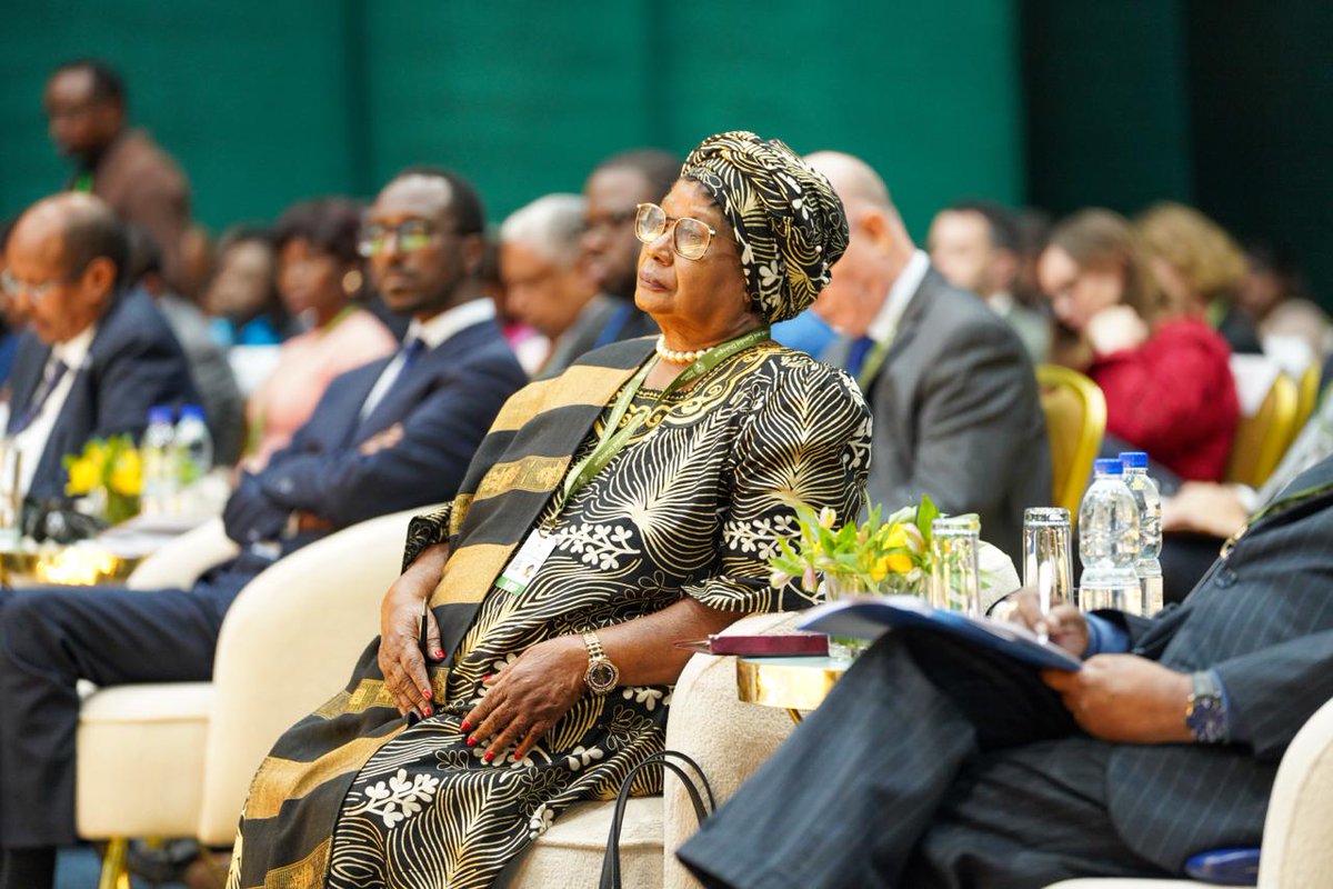 TanaForum's tweet image. H.E. Dr. Gedion Timotheos, Foreign Minister of FDRE (@MFAEthiopia), noted in his Welcoming Remarks, that “Tana Forum is a critical platform to come together and find solutions to Africa’s challenges…in candid and frank ways".