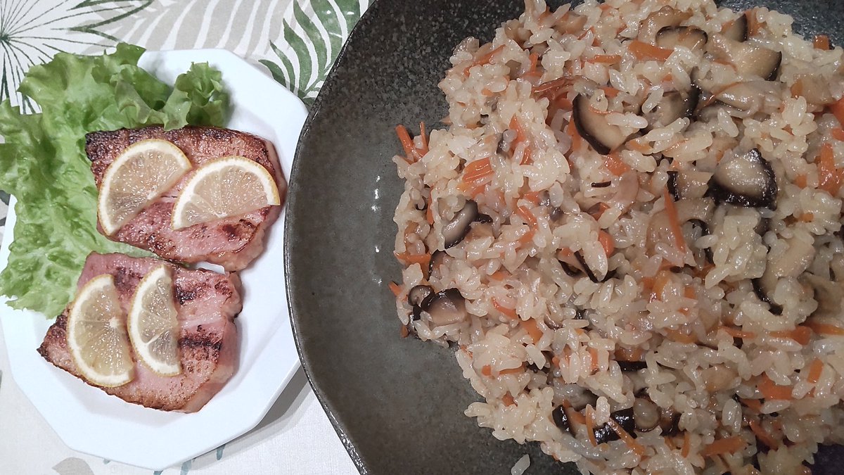 混ぜご飯と厚切りベーコン🍋🐽🍄🥕戴きます🍚🙏

#我が家の粗食