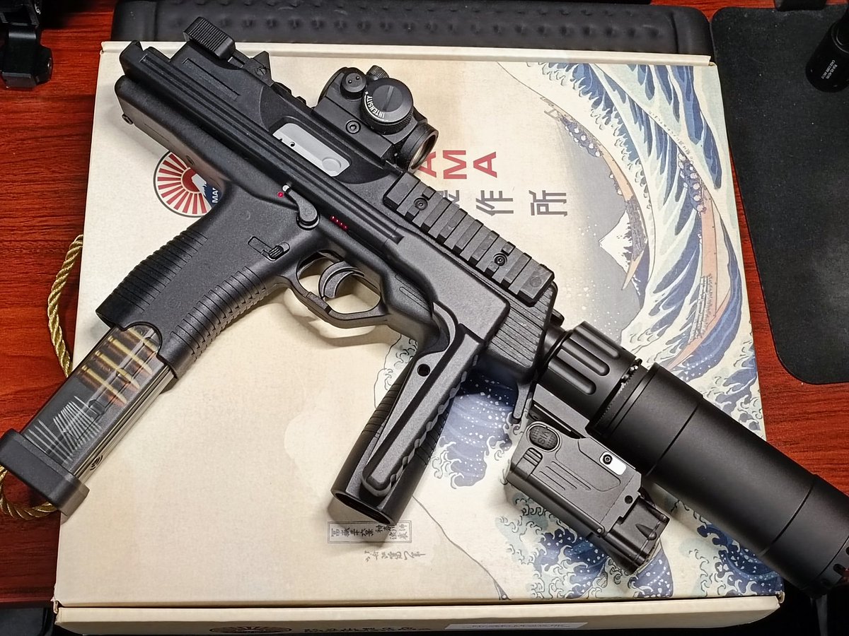 アメに撃たれる12。
水彩アート紙a4 編集部イチ押し！ 今月のミリタリーアイテム【アームズマガジン