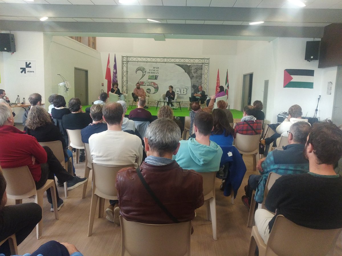 LAB sindikatuak Ipar Euskal Herrian 25 urte betetzen dituela eta, Lekornen elkartu gira. 

Urteetan eta egun ere oztopo eta bazterketa sindikala jasan arren, sindikatu independentistak bidea zabaltzen eta indartzen segitzen du.

Zorionak <a href="/LABsindikatua/">LAB SINDIKATUA</a> aitzina! #HemenErabaki