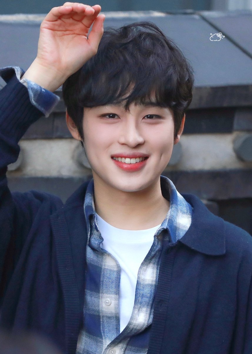 H_chive201's tweet photo. 251025☁️ 뮤지컬 윌리엄과 윌리엄의 윌리엄들 퇴근길 

#강병훈 ˏ₍•ɞ•₎ˎෆ https://t.co/UeUw9M690w