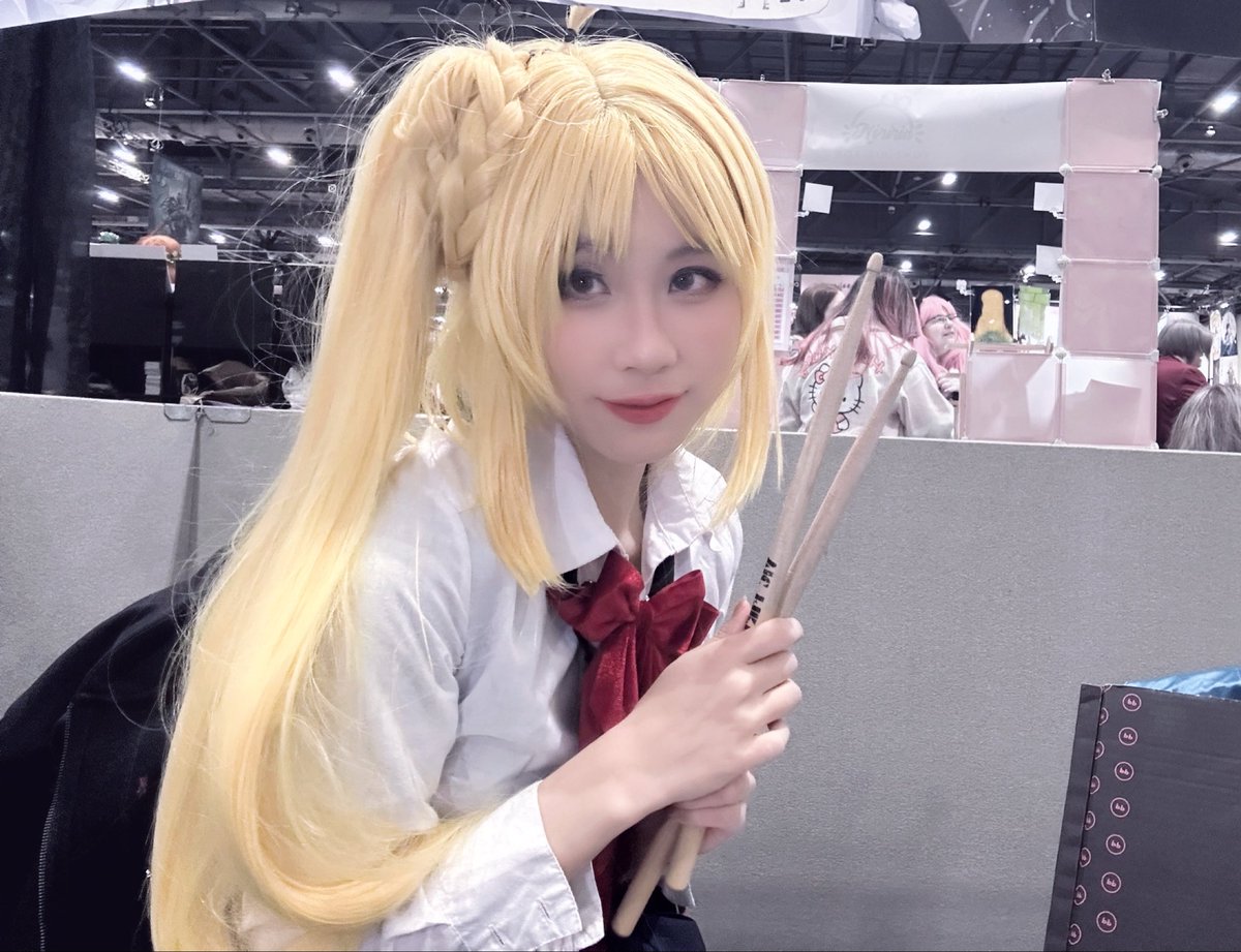 Be honest..
Am I getting too old for cosplay ( •̀ - • )?

#nijikacosplay #bocchitherock #mcm