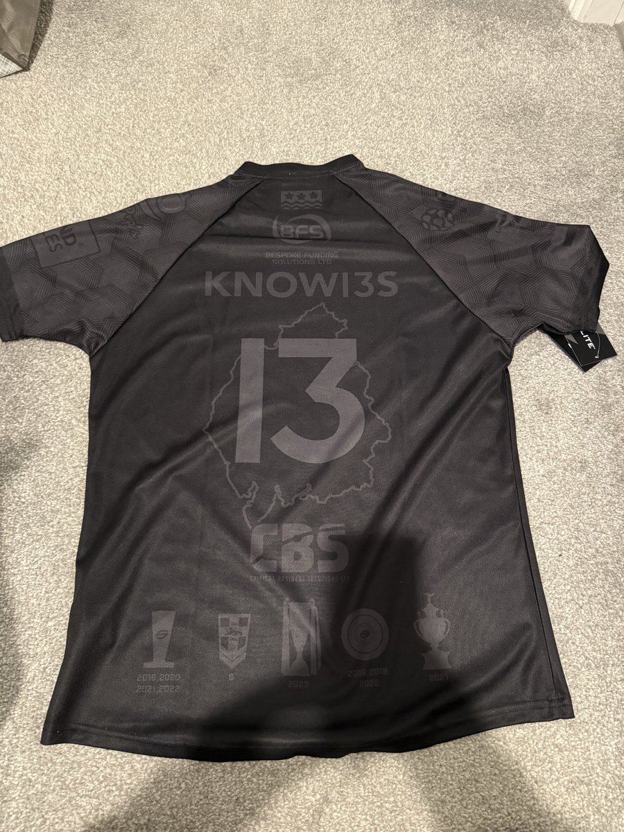 Anyone got a XL or XXL Morgan Knowles blackout testimonial jersey they wanna swap for a Large? 👀