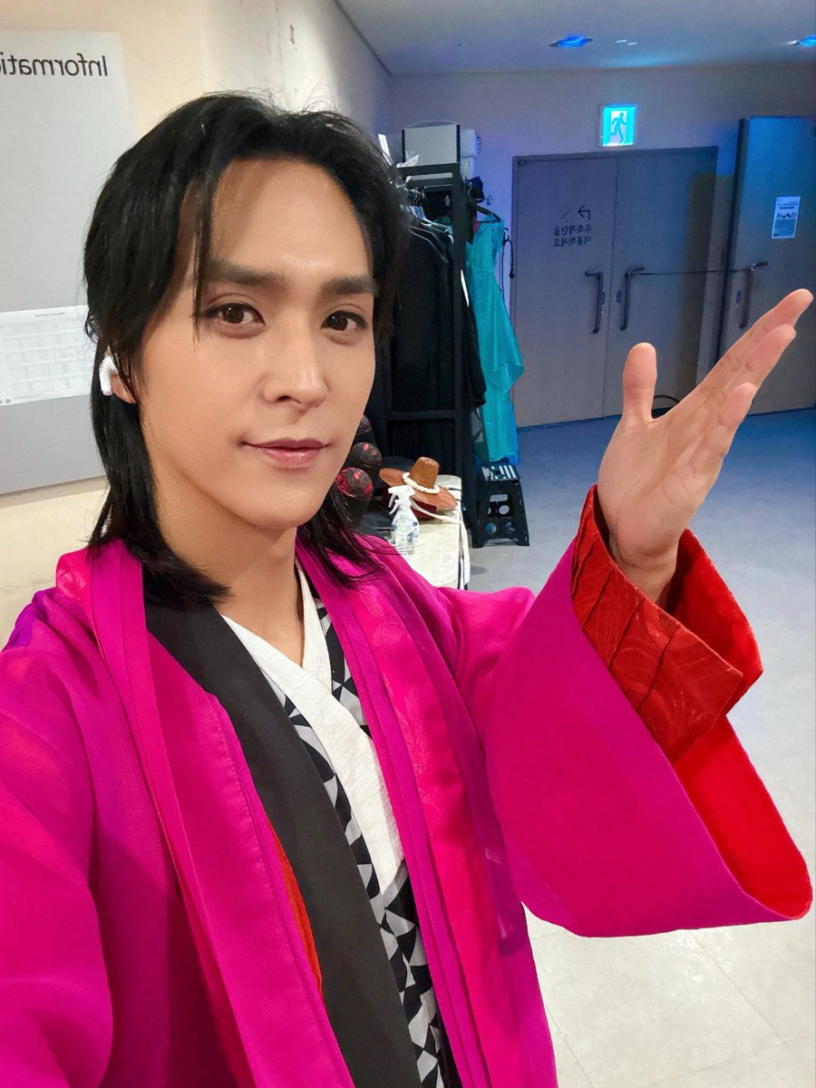 Highlight_AUent's tweet photo. 🗓 놓칠 수 없는 오늘의 하이라이트(Highlight)

✅ 19:00 [동운] 창작가무극 <전우치> 첫 공연

눈 깜짝할 사이에 흘러갈 시간을 선물합니다!
동우치 동운 님이 선보일 새로운 모습💜
많은 기대와 응원 부탁드립니다💡🌹

#하이라이트 #HIGHLIGHT
#비스트 #BEAST
#손동운 #SONDONGWOON https://t.co/jd7F7sarIH
