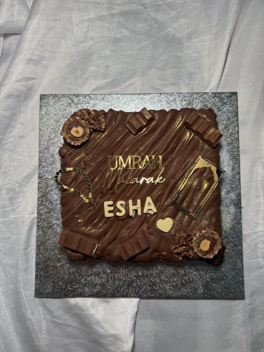 lemonbakes_x's tweet photo. Umrah Mubarak brownie slab 🤍 https://t.co/yINdXHBV4V