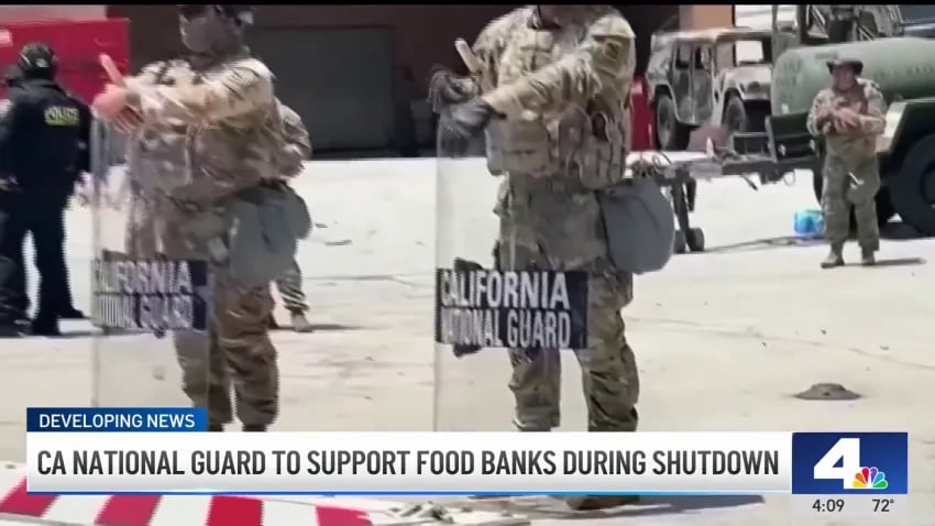 InfosFrancaises's tweet image. 🇺🇸 Shutdown : le blocage budgétaire s’éternise aux États-Unis et les salaires de milliers de fonctionnaires restent toujours bloqués.
Plus de 700.000 fonctionnaires fédéraux sont déjà au chômage technique dans tout le pays sans rémunération.
L’économie se voit ralentie, et de…