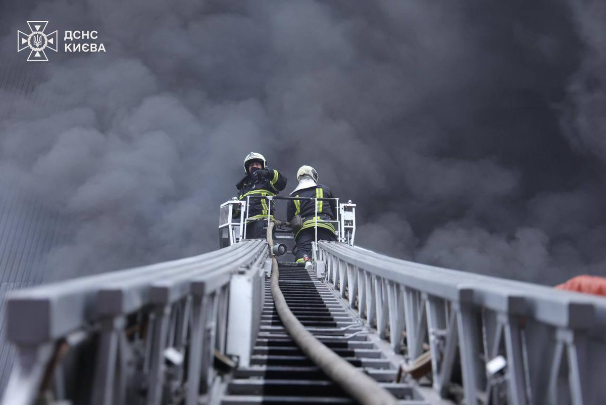 Russia is now attempting to create a humanitarian catastrophe in Ukraine to coincide with winter.

In today’s early hours, Russia launched another massive missile and ballistic attack on Kyiv. Explosions were reported across several districts. Residential buildings, a