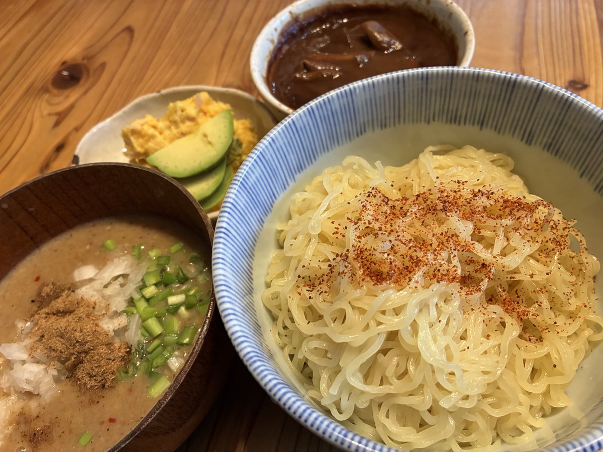 eight_yamamoto's tweet photo. 豆乳ゴマつけ麺美味い😋お疲れ様です。 https://t.co/3NaDoZCdrK