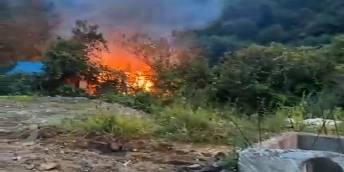 Rize’de dere kenarındaki baraka alev alev yandı
olay53.com/haber/rizede-d…