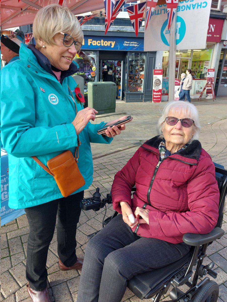 RUKMeltonSyston's tweet image. From a 21 year old son to a 102 year old great grandma, Grace- we&apos;re signing them all up today!!
🩵🇬🇧
#britainisbroken 
#britainneedsreform 
#reformactionday