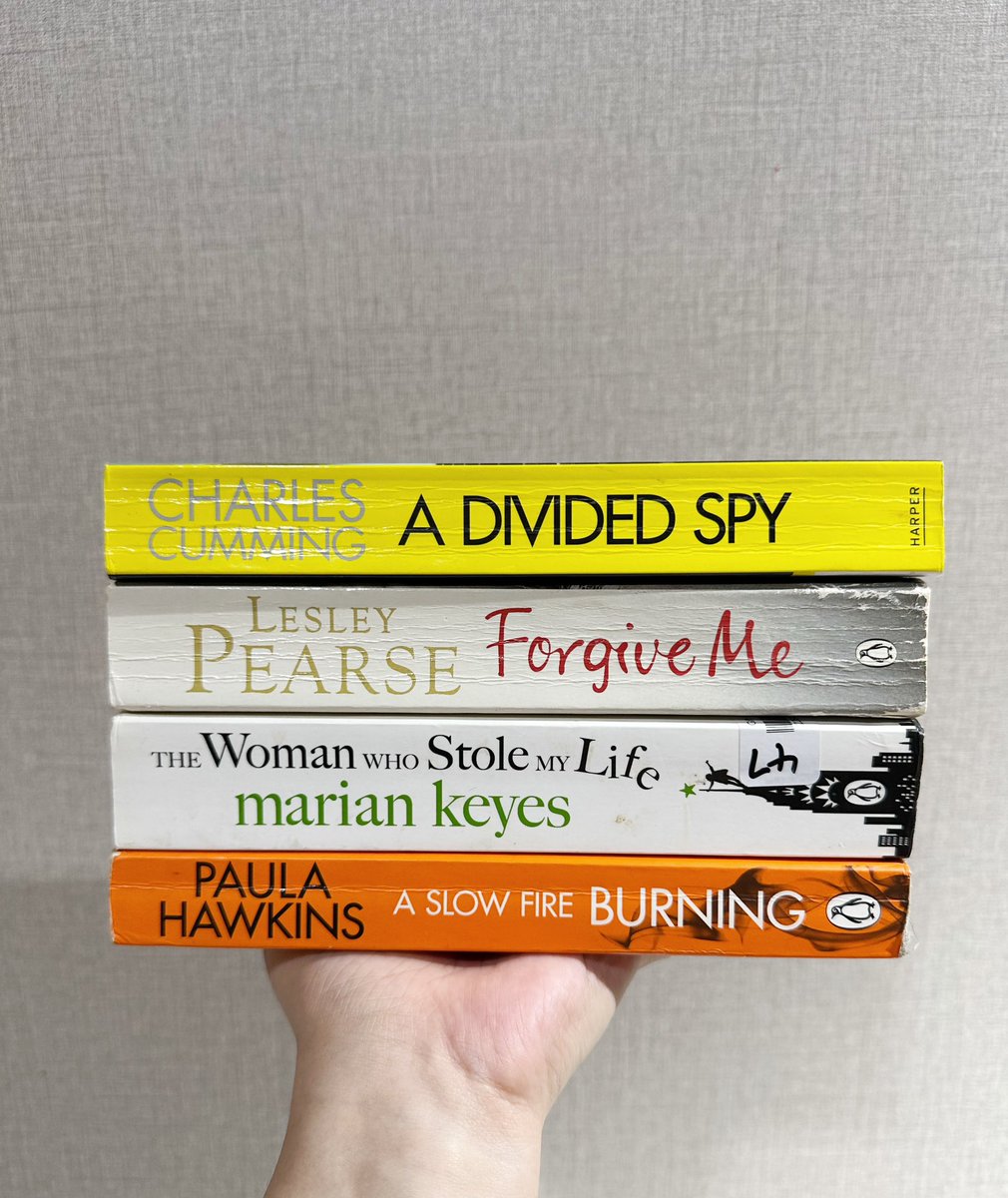 butterflymd_'s tweet image. Hii! I’m selling my pre-loved books. If you’d like something just send me a PM here. 🫶🏻  #prelovedbooks