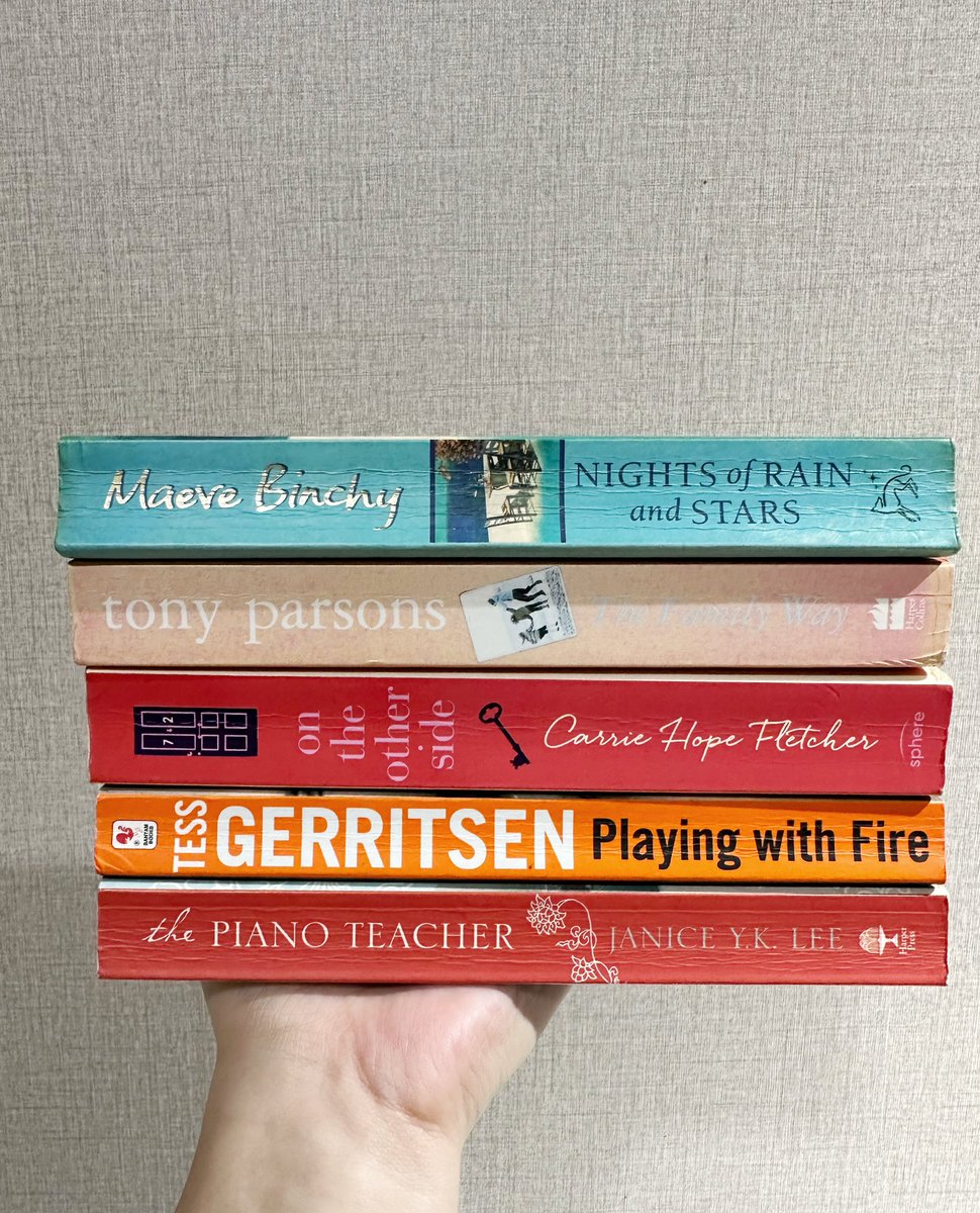 butterflymd_'s tweet image. Hii! I’m selling my pre-loved books. If you’d like something just send me a PM here. 🫶🏻  #prelovedbooks
