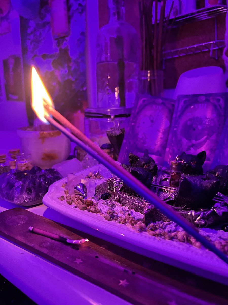 CxtnipJunkie's tweet image. Hating on me is silly bro if you hurt me i will literally just do witchcraft to improve my mental #paganism