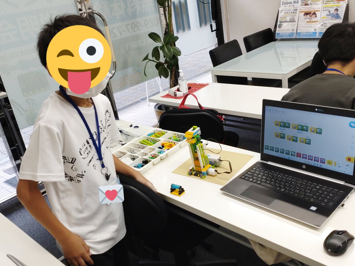 it_lecture's tweet image. 中級コースはWeDo2.0を2セット使って、複雑な動きのロボット作り。
上級コースはWordpressを使って自分のホームページ作り。
ジュニアプログラミング検定を受験した受講生は、満点の合格証を渡すことができました。
おめでとう！

AB-Netキッズプログラミング講座 abnet.co.jp/kids/

#キッズ