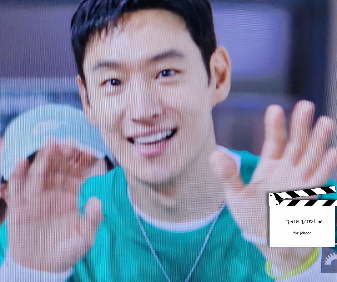 251025 옥스팜 슈퍼라이브 퇴근 프리뷰

조심히 가세요 🤗
다들 옷 따숩게 입기!

#이제훈 #leejehoon