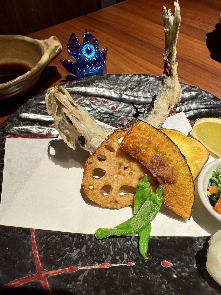 nanami_6_6's tweet photo. 福岡のグルメ堪能〜🍛🐟
明日はソフQに伺いまーす🦇✨
アイチャイお迎えしたい‼️

@kagemaru_d 
#カゲマルデザイン https://t.co/CCJVDAI4tx