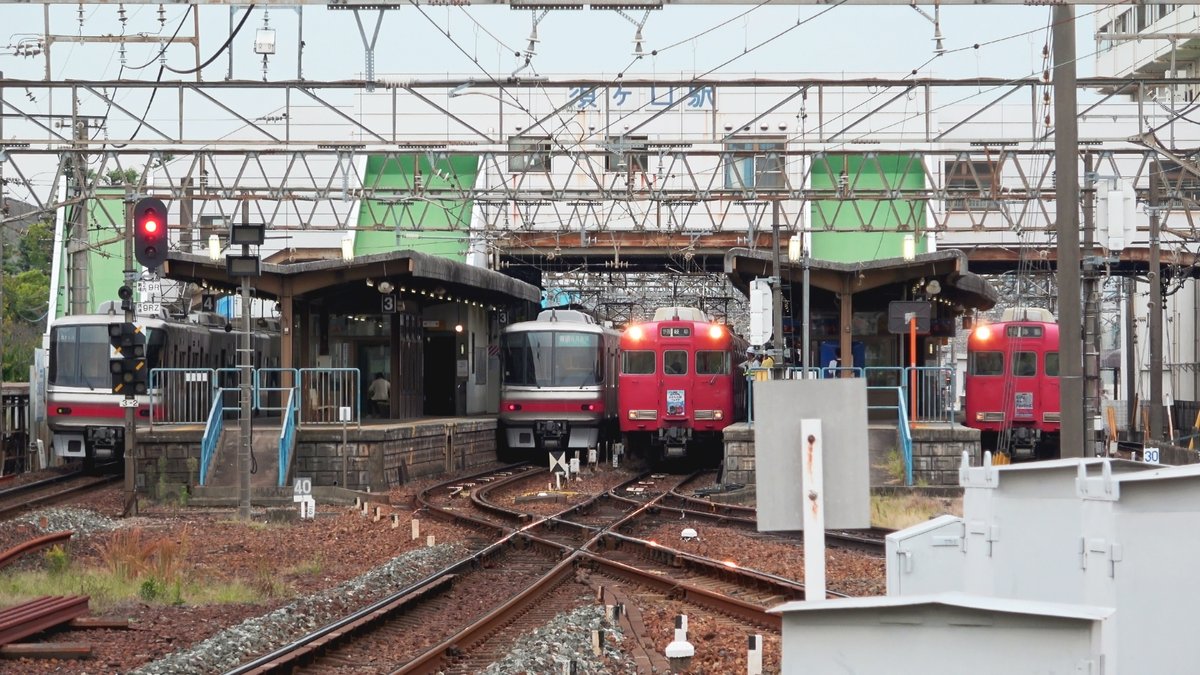 Aimyu_RailMov's tweet photo. 1年前の今日。
どれも変貌を遂げていたりいなかったりと、時代の流れを実感しながらアルバムを振り返る今日この頃です…
#nbus #名鉄 #ドクターイエロー https://t.co/VmJpP5Y9eP