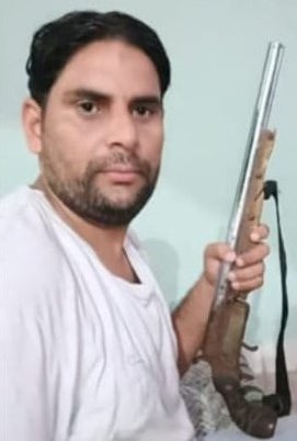 devgarg73's tweet image. #जहां शामली में पुलिस द्वारा #मुठभेड़ में अपराधियों को ढेर किये जा रहे हैवही ये युवक #अवैध #हथियारों के साथ फोटोलेकर क्षेत्र में ख़ौफ़फैला रहे  हैं।एक कैराना कोतवालीक्षेत्र केगाँव #खुरगान का बतायागया हैदूसरा #झिंझाना थानाक्षेत्र केगांव #असरतपुर का बताया जा रहा है। 
@PoliceShamli