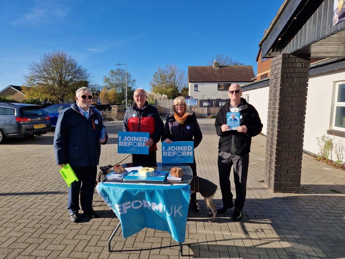 ReformDaily_'s tweet image. 📣 Reform Louth &amp;amp; Horncastle are out in Mablethorpe for National Action Day, joined by Cllrs Mike Beecham &amp;amp; Ruben Robinson!

“Come see us at The Eagle Hotel, Victoria Road, LN12 2AJ &amp;amp; join Reform UK today to show the movement’s impact.” 🇬🇧

#ReformUK #Mablethorpe #ActionDay