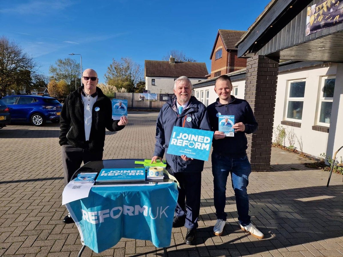 ReformDaily_'s tweet image. 📣 Reform Louth &amp;amp; Horncastle are out in Mablethorpe for National Action Day, joined by Cllrs Mike Beecham &amp;amp; Ruben Robinson!

“Come see us at The Eagle Hotel, Victoria Road, LN12 2AJ &amp;amp; join Reform UK today to show the movement’s impact.” 🇬🇧

#ReformUK #Mablethorpe #ActionDay