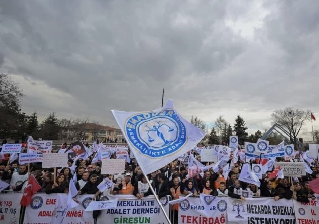 <a href="/Bircearda_oz/">BİRCE ⚖️🇹🇷</a> <a href="/EmadDernegi/">EMEKLİLİKTE ADALET DERNEĞİ ⚖️</a> Kademe mücadelesi her yerde emek veren katkı sunan herkese teşekkürler Arkadaşlar

#YeterKademeyiVerin