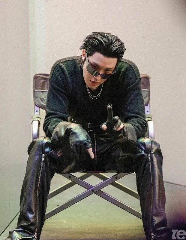 hobibaselined's tweet photo. 둘 중 누가 더 잔인할까 해볼랬는데
2번은 이미 쇼파부터 비닐 둘러있음 https://t.co/W27ieouXed