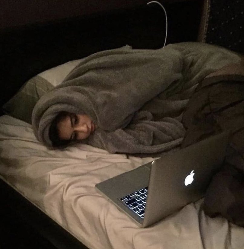 Es sábado y el cuerpo lo sabe.
El cuerpo: