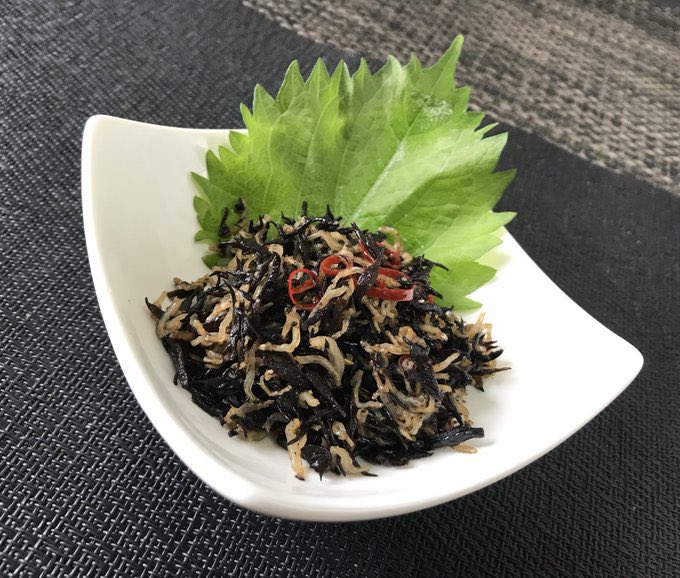AKskitchen2's tweet image. ひじきとじゃこのごま油炒めです😆

ご飯に乗せて食べるのは勿論、卵焼きの具材としても優秀やからお弁当にも是非！

栄養もたっぷりな上にめっちゃ美味いからやってみてー！！

#料理　#おうちごはん　#料理男子　　#料理好きな人と繋がりたい