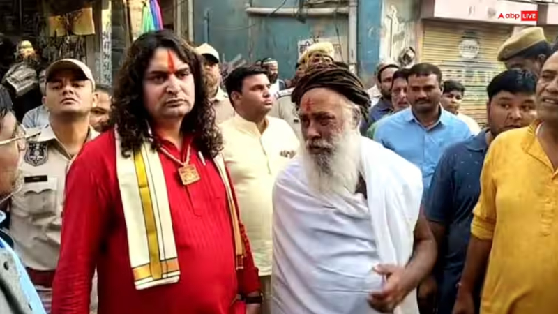 OpIndia_in's tweet image. मुस्लिम शख्स ने खरीदी जमीन और शीतला माता मंदिर पर चलवा दी JCB
जयपुर में तनाव भड़का
भाजपा MLA बालमुकुंद बोले- ये हिंदू आस्था पर हमला
hindi.opindia.com/news-updates/r…