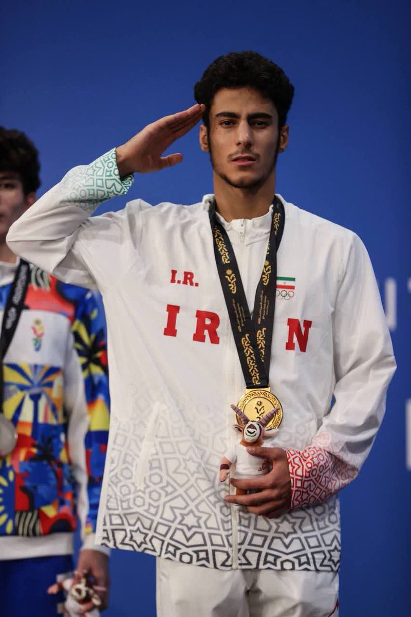 نماز شکر امیرمحمد حاتمیان پس از کسب مدال طلای MMA بازی‌های آسیایی جوانان

امیرمحمد حاتمیان مدال طلا وزن۶۰ کیلوگرم را دریافت کرد و بر گردن آویخت🏅🏆

افتخار این سرزمین به جوانانی که افتخار خودشون رو لطف خداوند میدانند وسجده شکرش را بجا میاورند،شما پهلوانان الگوی ماجوانان هستید🇮🇷