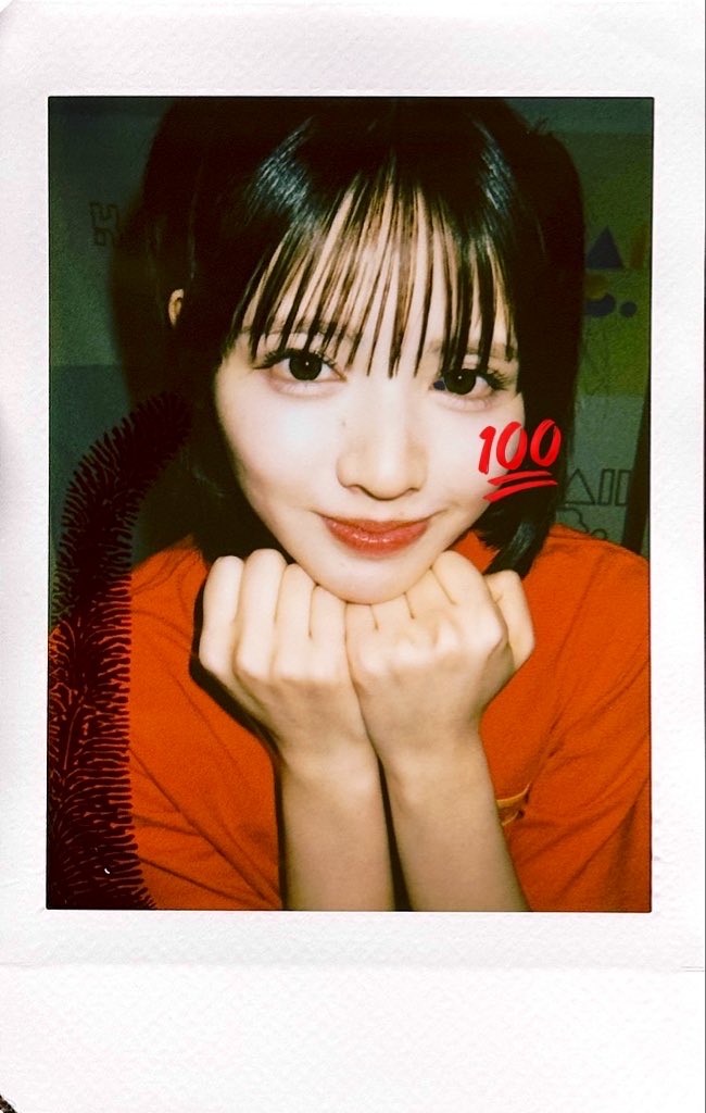 私は寿々歌ちゃんのボブハーフツインが1番好きなんだけど、ボブハーフツインのソロチェキを手に入れることができて死ぬほど興奮してチェキを握り締める手に力が入ってしまい、人生で初めてチェキの端っこを黒くしてしまった‼️アホーーー‼️😭😭