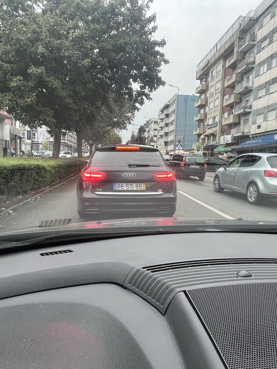 crizeuu's tweet image. e o ventura que estava à minha frente na estrada hoje