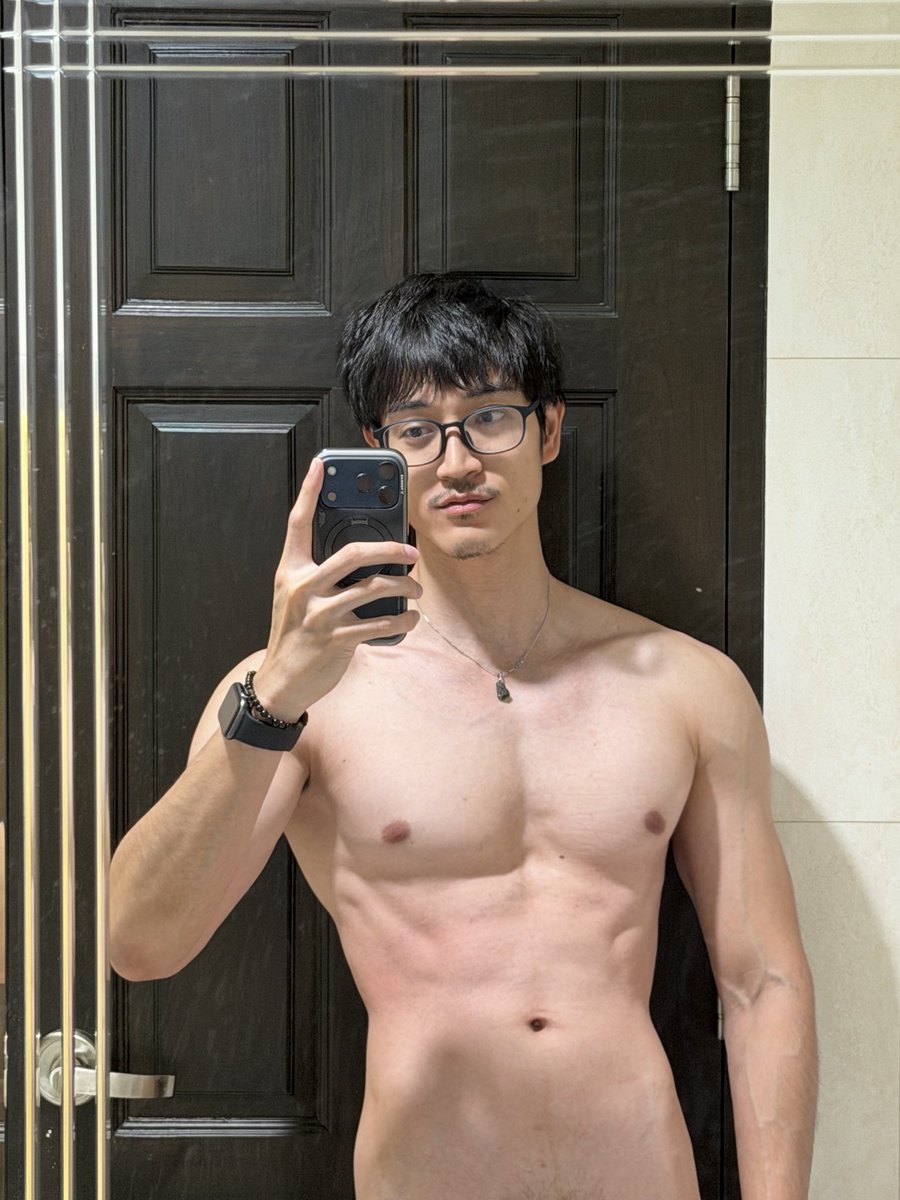 เป็นลุงหนวด ig: synchro_nize