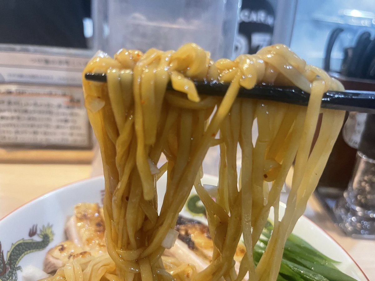 麺屋　さん田
右京区
高坂鶏の炭焼醤油まぜそば〜ご飯付き〜

焼鳥さん田に来ました🥹
生醤油とたまり醤油をブレンドしたタレは濃い目だが甘さもあり、そして高坂鶏の香ばしい脂が合わさり美味い🥰麺は中細平打ち麺がしなやかな喉越しにタのに絡み絶妙です🥰高坂鶏はパリパリに焼かれ柔らかく幸せ🥰