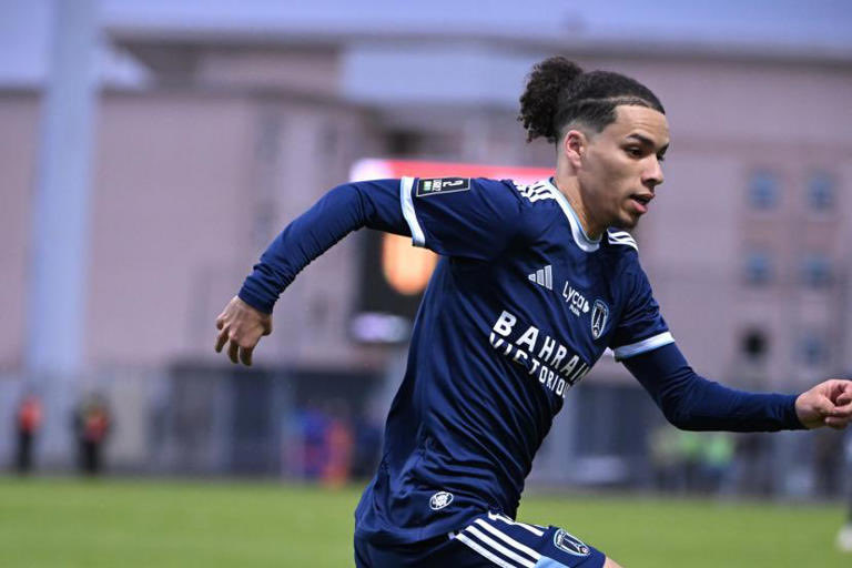 yahia_R07's tweet image. Ilan Kebbal 🔥 | Paris FC
« 9 matchs, 4 buts, 3 passes décisives ⚡ Le Franco‑Algérien illumine le jeu du Paris FC avec dribbles et passes clés. Vision + technique = danger permanent ! 🇩🇿🇫🇷 #ParisFC #Ligue1 #fennec #Algerie #foot