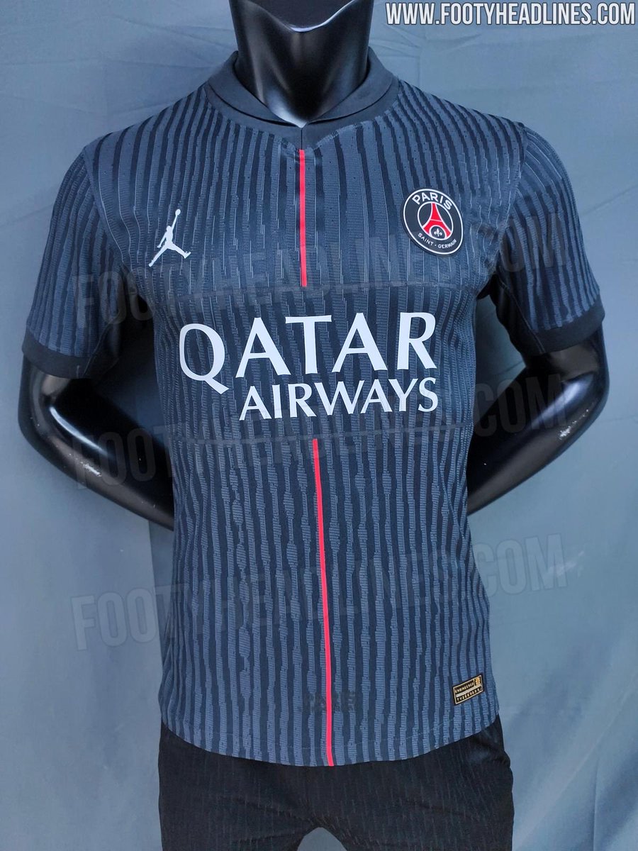 MediaParisien's tweet photo. ❤️💙 Voici le maillot fourth du PSG en image ! 

📸 @Footy_Headlines https://t.co/AzLSEM9xcj