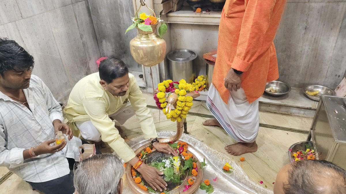 DevendraSinghMP's tweet image. आज भिण्ड में वनखंडेश्वर महाराज के दर्शन कर आशीर्वाद प्राप्त किया।
सभी के सुख, समृद्धि और मंगलमय जीवन की कामना की।

#VankhandeshwarMahadev
#BJP4Bhind #DevendraNarwariya