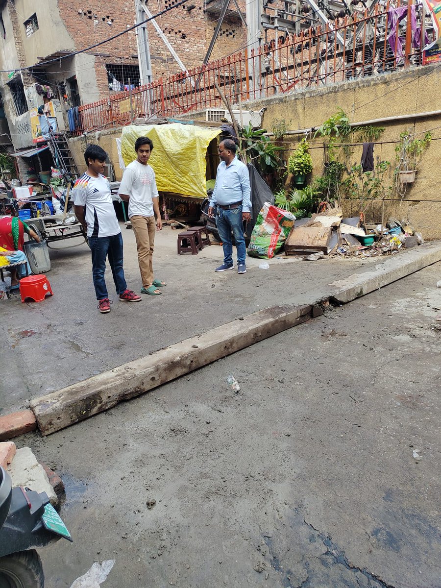 ManishChadhaBJP's tweet image. जनता की समस्याओं को तुरंत संज्ञान में लेते हुए 350 झुग्गी के पास रिपेयर का कार्य कराया

मेरा काम ही मेरी पहचान है 
जनता की सेवा करना ही मेरा लक्ष्य है।।
#NarendraModi #JPNadda #BansuriSwaraj #RekhaGupta #VirendraSachdeva  #ManishChadhaBJP #हमारा_संकल्प_विकसित_दिल्ली