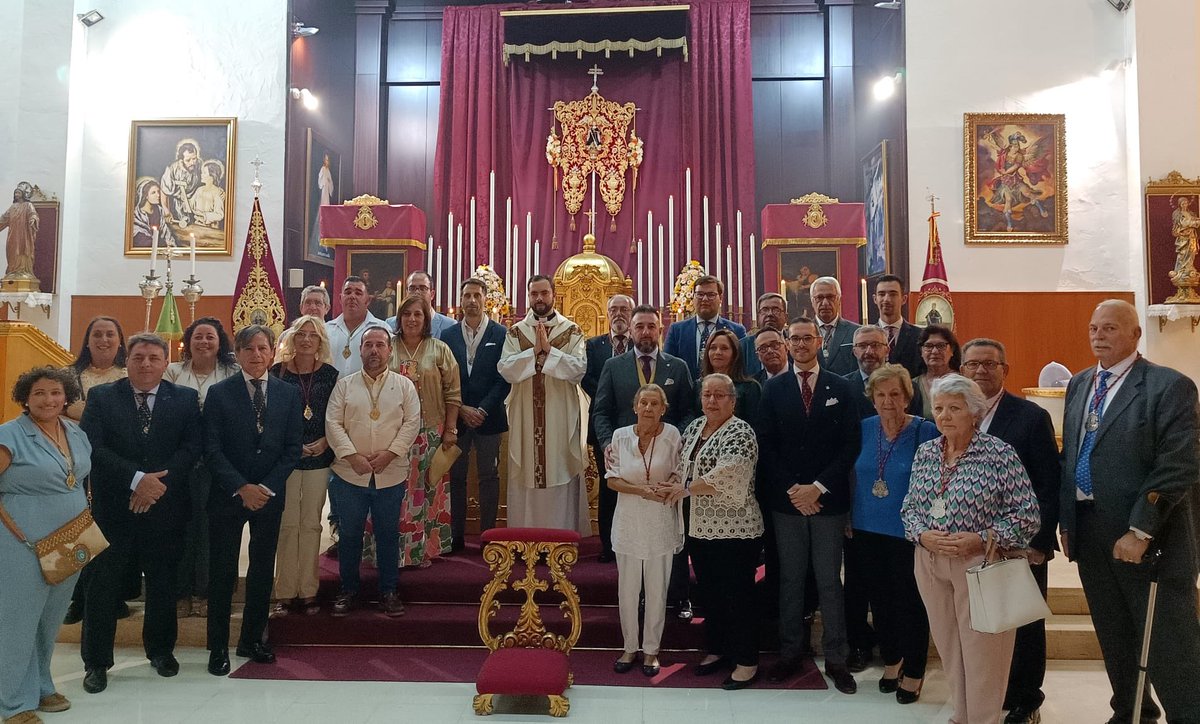 En la tarde de ayer, una representación de nuestra Agrupación Parroquial asistió al segundo día de Triduo en honor a San Benito Abad.

Agradecemos enormemente la invitación y el trato recibido al <a href="/GP_SanBenitoSev/">Grupo de Fieles San Benito Abad de Sevilla</a>.