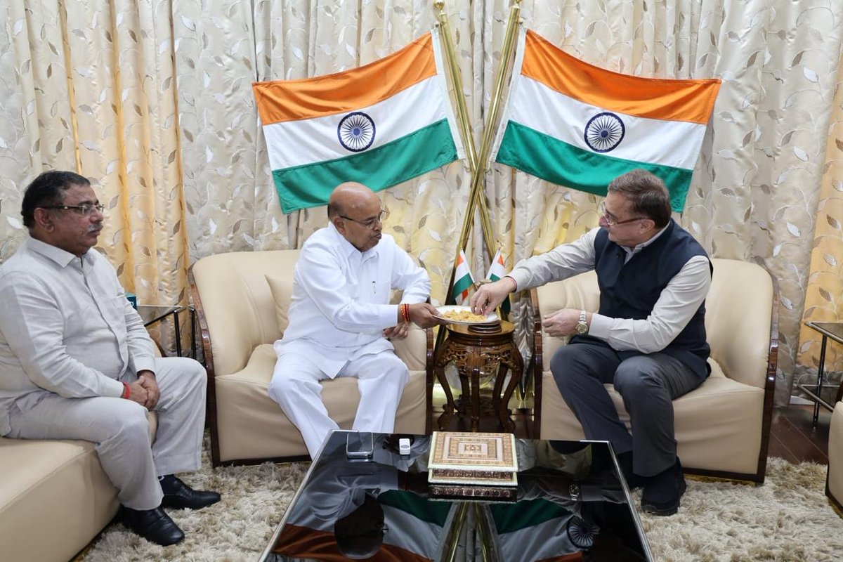 In Bengaluru ; courtesy call on Hon’ble Gov of Karnataka an old acquaintance fr Madhya Pradesh. Always been a very sombre &amp; courteous person. Thx for the warmth  Thawar Chand Gelhot ji !! ⁦<a href="/TcGehlotOffice/">Thaawarchand Gehlot Office</a>⁩ ⁦<a href="/TCGEHLOT/">Thaawarchand Gehlot</a>⁩