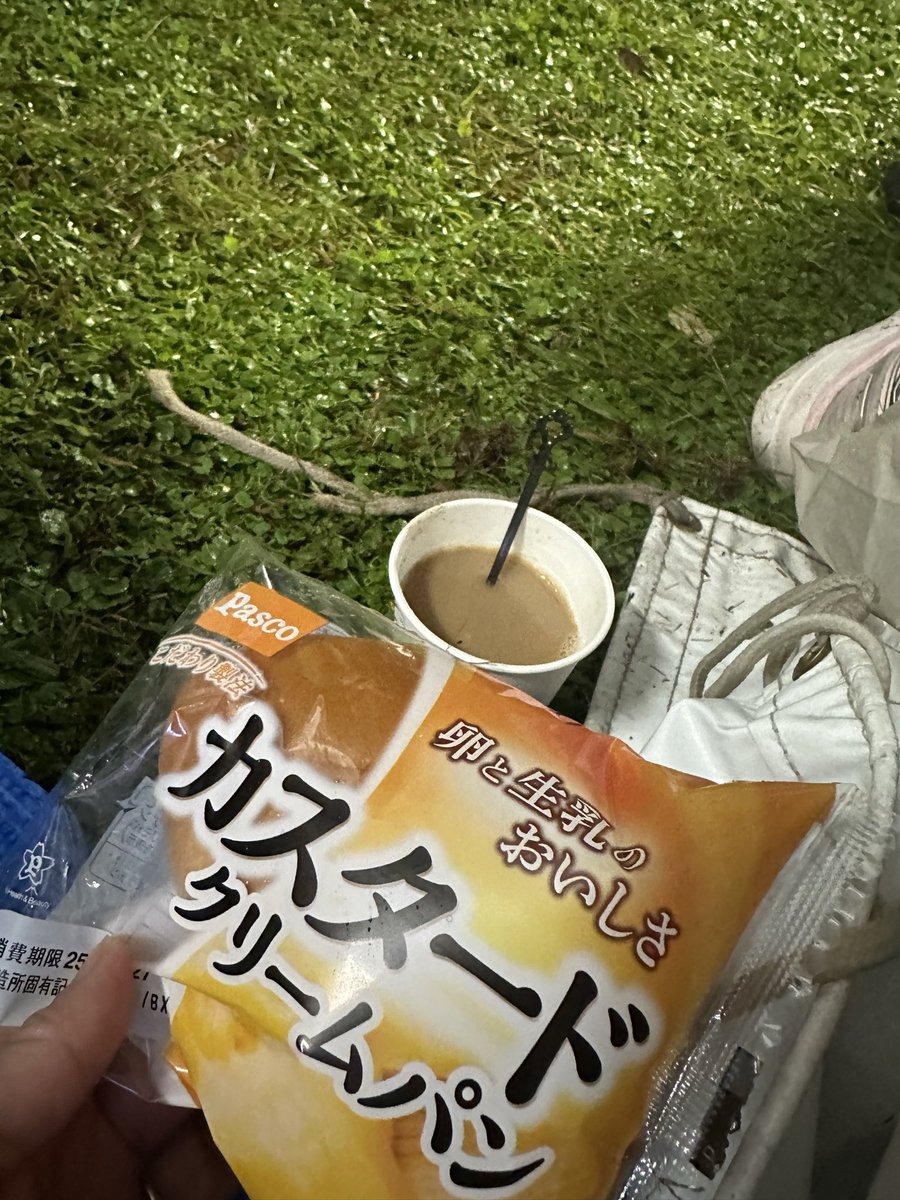 dangotayako's tweet image. 保土ヶ谷CP
クリームパン！コーラ！あったかいコーヒー！！
遊行寺の坂でいっしゅんすごい降りで、どーなるかと思った…
☁️
#TXW100
#XW 
#東京エクストリームウォーク100