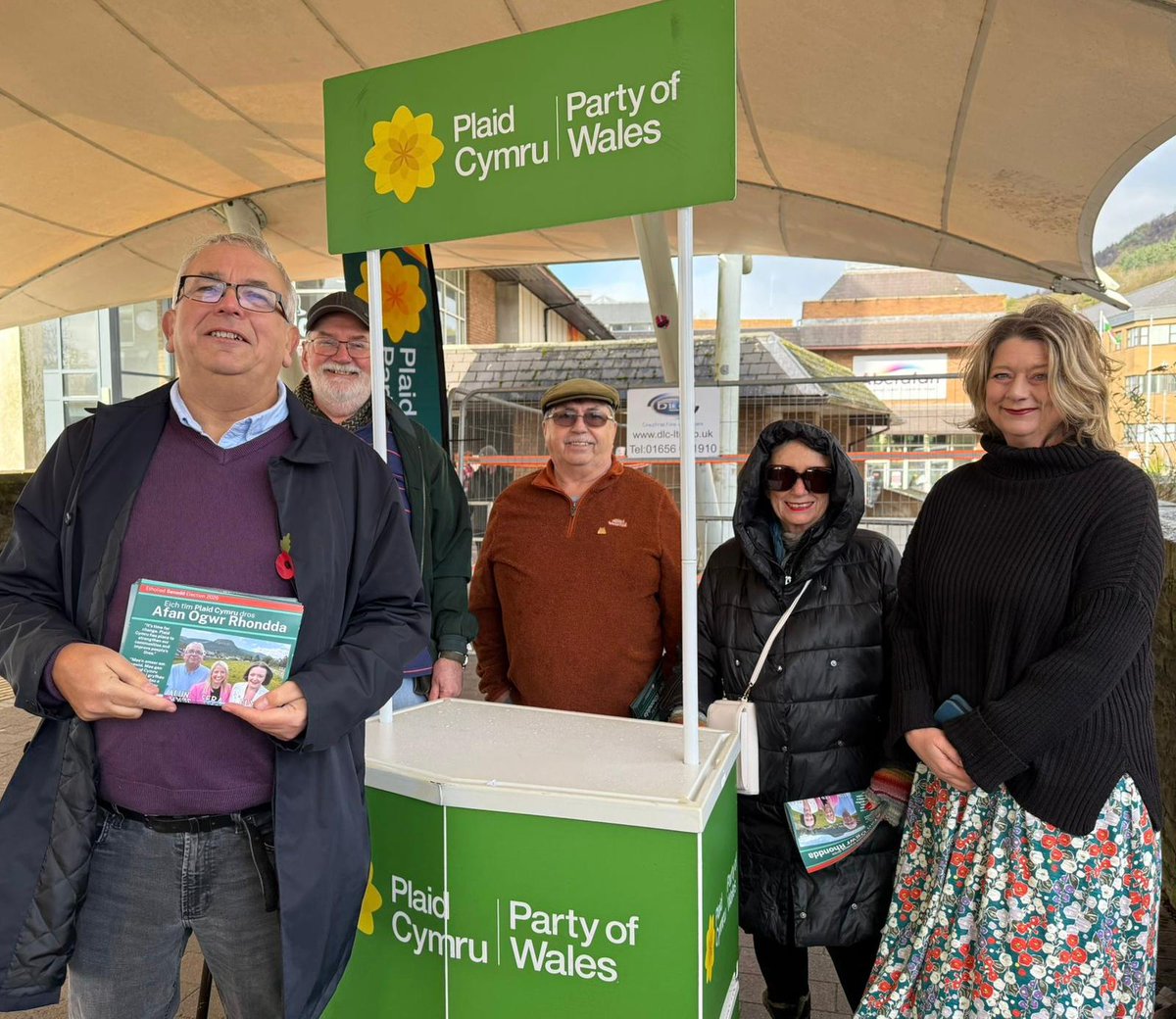 PlaidAOR's tweet photo. The Plaid Cymru team with our candidate Alun Cox are out having conversations in Aberafan shopping centre. Lots of interest in the Caerffili by election win &amp; many people wanting to defeat the politics of division &amp; hate. 

If you are in town, come &amp; say hello 👋👋 https://t.co/Ong6I1DbNH