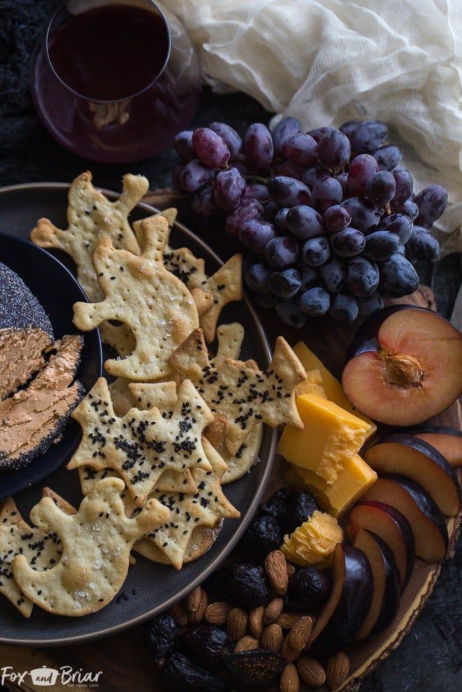 ModulationWheel's tweet image. Bat and Ghost Halloween Crackers | Halloween Appetizers | Grown up Halloween ideas | Classy Halloween party | Not gross Halloween foods | Parmesan crackers ( Bat and Ghost Halloween Crackers ) buff.ly/OCIBz0q