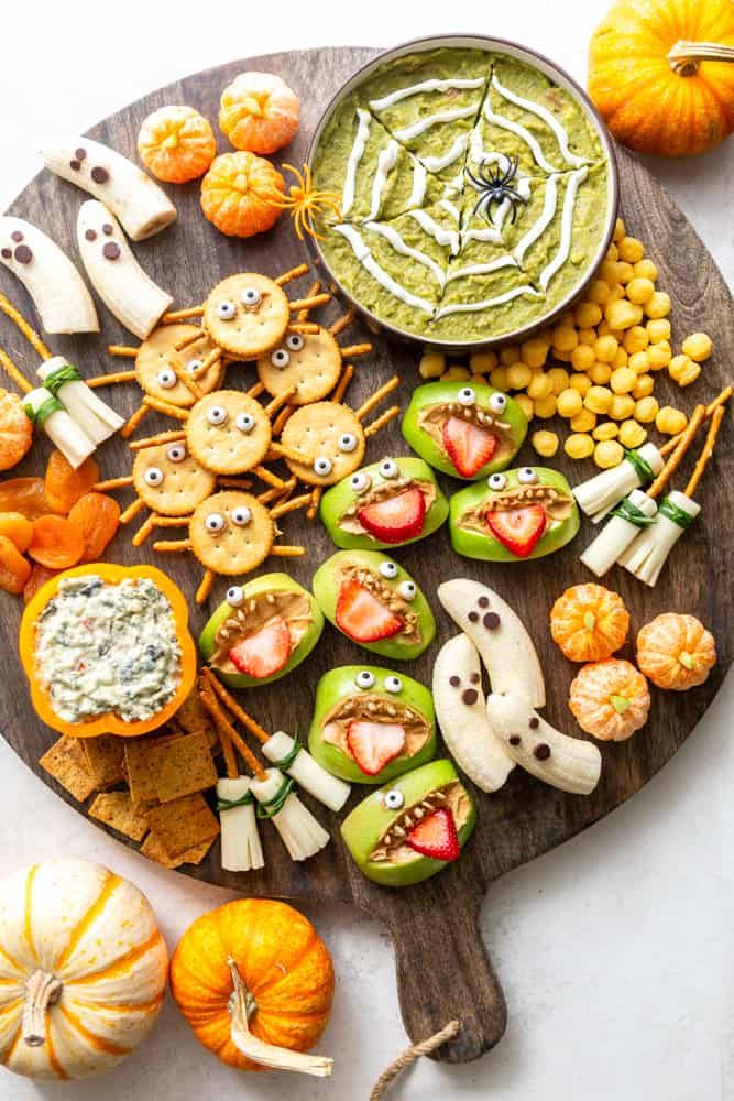ModulationWheel's tweet image. Healthy Halloween Snack Board with Spider Web Guacamole, Boo-Nanas, Clementine Pumpkins, Witches Brooms, Apple Monsters and Spider crackers (Cute and Healthy Halloween Snack Board) buff.ly/Dzt1Yx3
