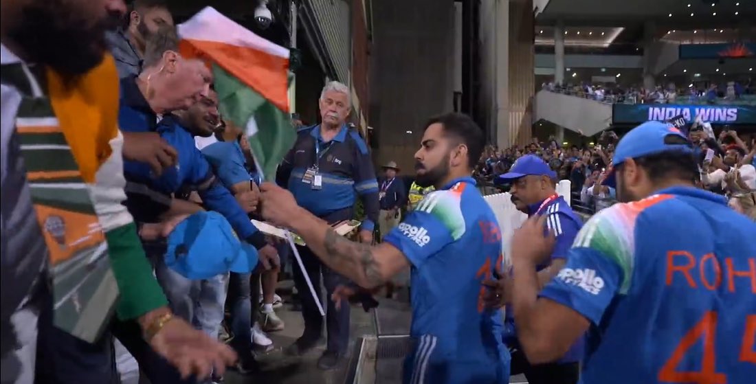 Gaurav (@k_gauravs) on Twitter photo 🇮🇳 Heartwarming moment!
Virat Kohli stopped mid-action to pick up the Indian flag dropped by a fan. Respect and class on and off the field! 👏
#ViratKohli #INDvsAUS 🇮🇳 Heartwarming moment!
Virat Kohli stopped mid-action to pick up the Indian flag dropped by a fan. Respect and class on and off the field! 👏
#ViratKohli #INDvsAUS