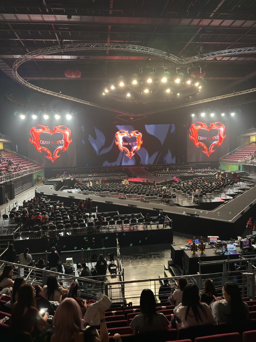 I am very happy to be here. I’m really looking forward to seeing you  🩷🖤

Susu na 🐱 🐶

ZEENUNEW 2ND CONCERT
#ZNNCrazyInLoveConcert

#ZeeNuNewCrazyInLoveConcert 
#ZeeNuNew2ndConcert 
#ZeeNuNew 
#ZeePruk #NuNew